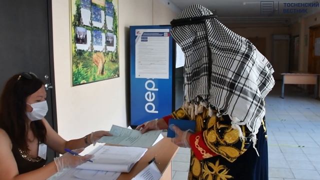 Арабский шейх пришёл на голосование в Тосно! смотреть онлайн