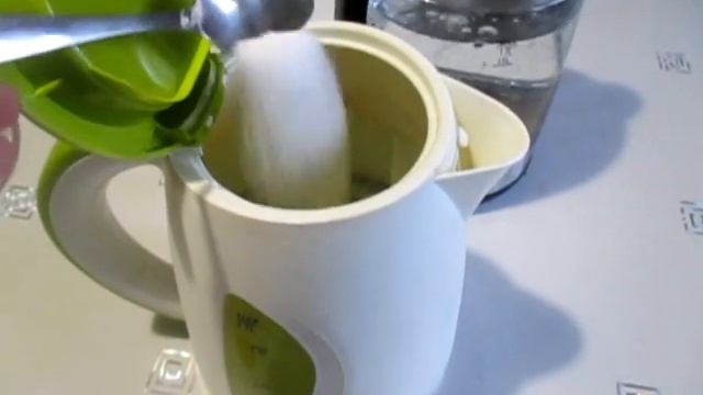 Как удалить накипь из чайника с помощью лимонной кислоты смотреть онлайн