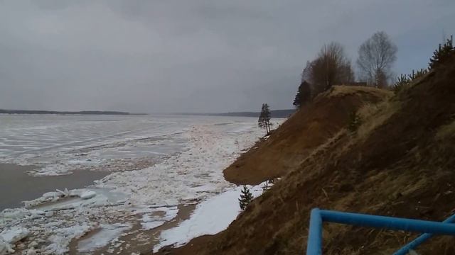 Ледоход на Северной Двине,п.Зеленник 26.04.2018г смотреть онлайн