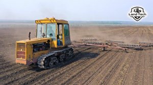 Гусеничный трактор ДТ-75МЛ "Казахстан" - прикатывание посевов кукурузы