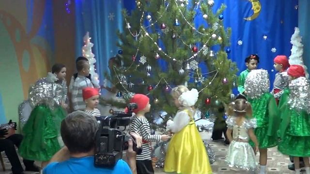Новый год в детском саду. Игры. смотреть онлайн