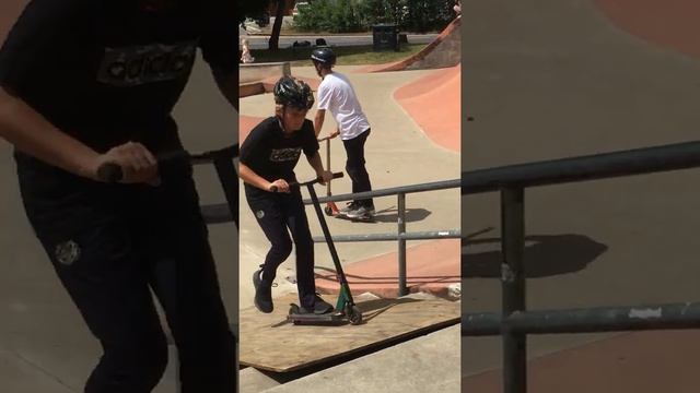 Riding A DIY Bank At The Skatepark! #Funny #Scooters смотреть онлайн