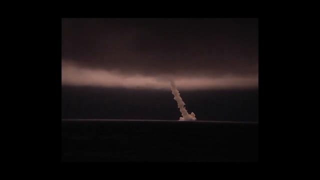 Пуск баллистической ракеты «Булава» с борта крейсера «Юрий Долгорукий» смотреть онлайн