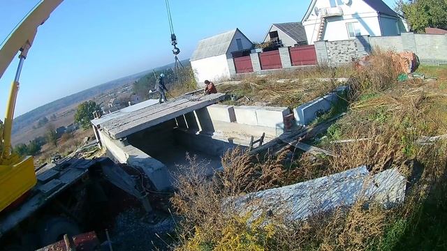 Монтаж плит перекрытия.