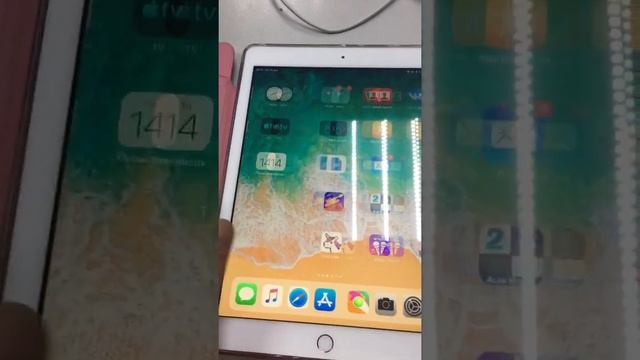 Видеоотчет Планшет Apple iPad (2018) 32Gb Wi-Fi + Cellular смотреть онлайн