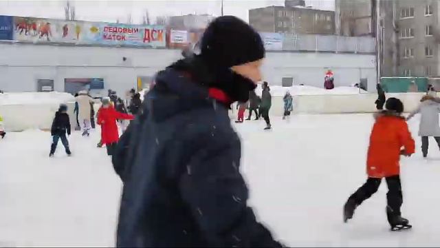 ДСК поддерживает работу бесплатного катка в Придонском смотреть онлайн