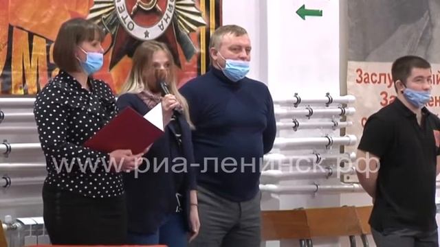 Спортшкола №4 принимала борцов со всего Кузбасса смотреть онлайн
