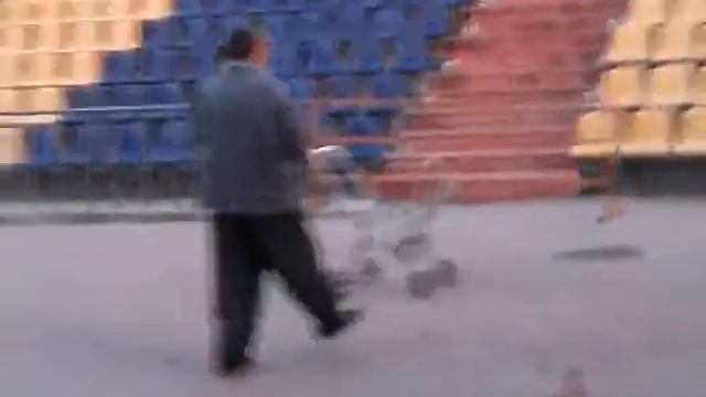 Бомж тусит с классными чиками смотреть онлайн