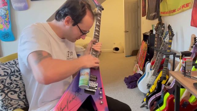 Vinnie Vincent Double V Guitar Unboxing Part 1. смотреть онлайн