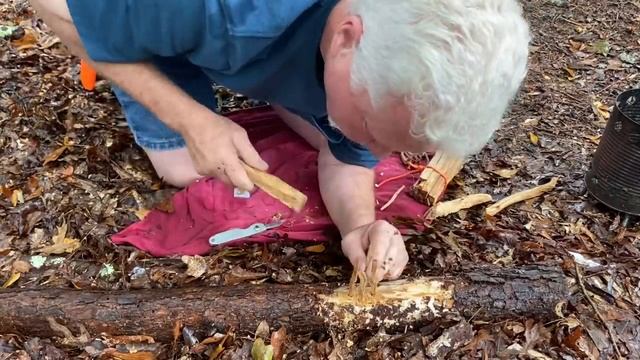 How To One Strike Ignite Fatwood Even In The Rain. (3 Demos With 3 Different Knives) смотреть онлайн