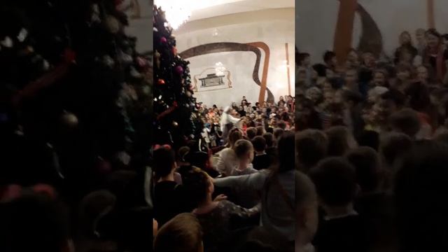 Новогодняя елка в русском жрамматическом театре смотреть онлайн
