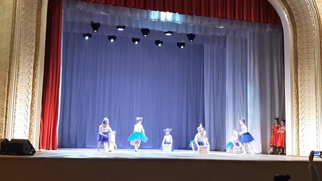 Эстрадный танец"Чемодан" смотреть онлайн