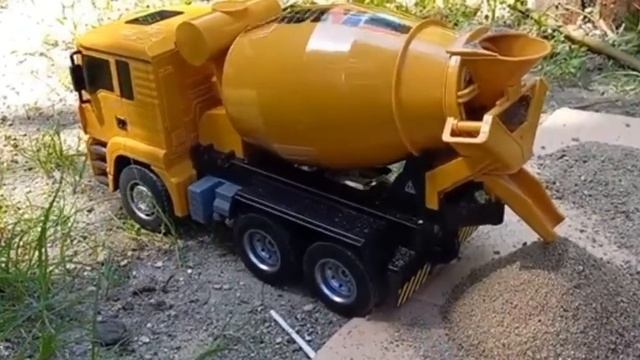 Бетономешалка на радиоуправлении. Модель фирмы Huina 1:18 смотреть онлайн