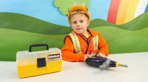 Маленький строитель Даник и Игры с Игрушками для мальчиков - Детские инструменты и машинка Bruder