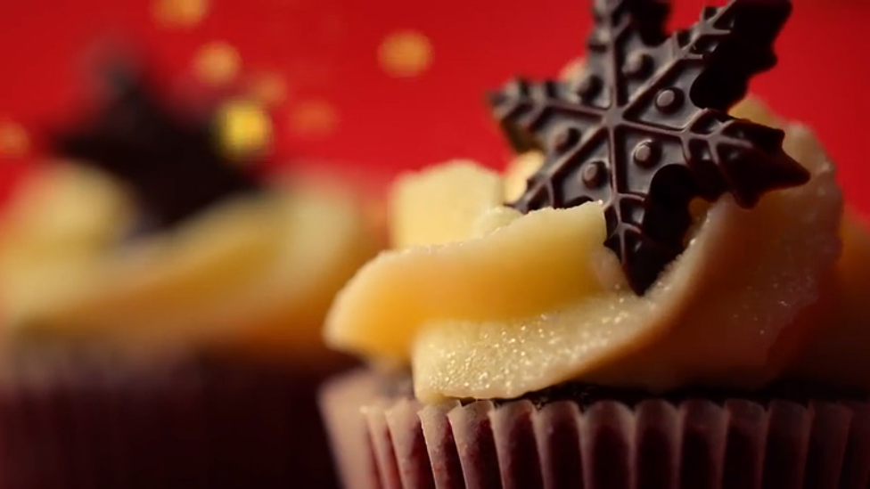 M&S показывает рождественские блюда в стиле "фуд-порно" смотреть онлайн