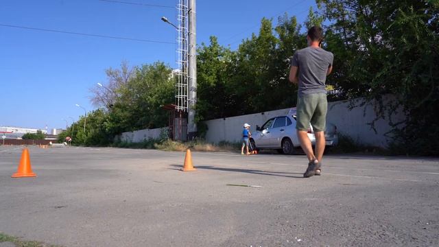 Атака странных жуков! Последний урок вождения у Тани перед экзаменом в ГАИ! смотреть онлайн