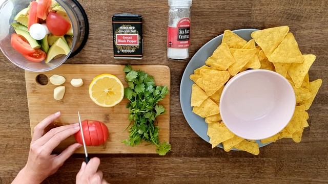 Гуакамоле | классический рецепт гуакамоле - идеальный мексиканский соус к начос. Закуска из авокадо