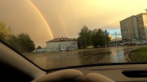 Вечер, еду на участок, очень красивая радуга.