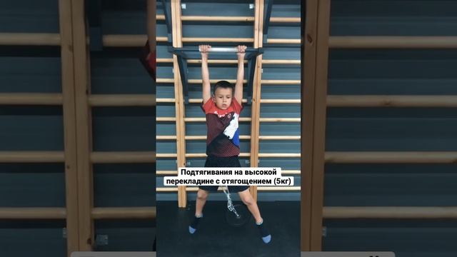 Подтягивания на высокой перекладине с отягощением (5кг). Спортивная гимнастика смотреть онлайн