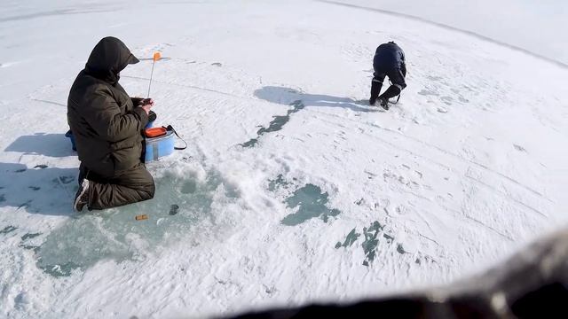 ЗИМНЯЯ РЫБАЛКА на озере Большой Ундугун с комфортом в экстремальную погоду! Февраль 2021. смотреть онлайн