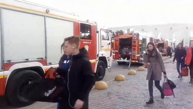 МЧС России Предупреждает. Вокзал Симферополя заменирован. Репортаж с места событий смотреть онлайн