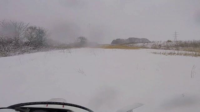 SUZUKI DR250Rで黙々と雪原をバイクで駆ける動画