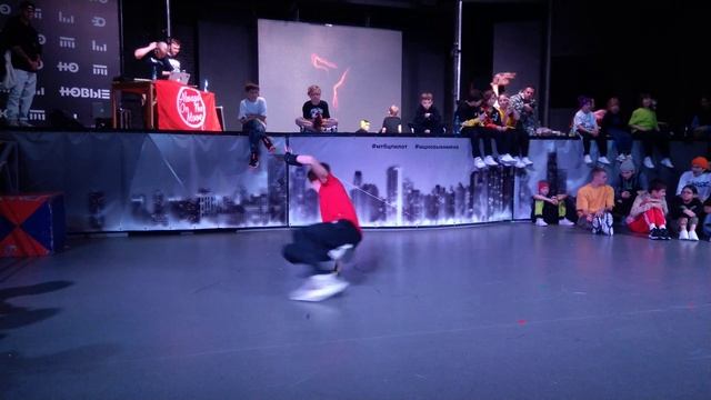 Хип-Хоп Настройка 2022 - BBoy Kalines (Брейкинг соло 10-14 лет) смотреть онлайн
