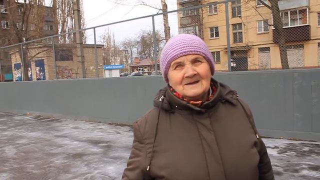 В Липецке залили катки, кататься на них пока никто не рискует смотреть онлайн