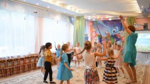 Музыкальная игра  «Комарики и дети»