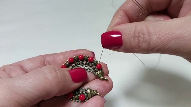 Собираем колье и серьги из бусин коралла своими руками! 15.01.2021. смотреть онлайн