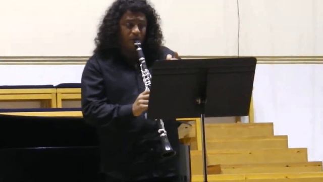 Luciano Berio Lied für Klarinette Solo смотреть онлайн