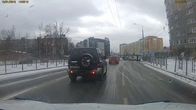 Полицейский разворот на ул. 9 Апреля, Кёнигсберг ( Калининград) 15.01.2019г смотреть онлайн