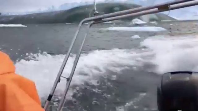 В Гренландии рыбаки чудом спаслись от цунами смотреть онлайн