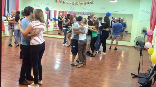 Бачата по средам (Джуниор в Mambo GROUP) смотреть онлайн