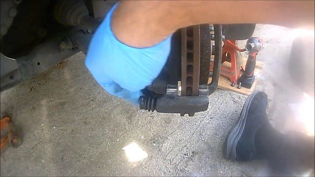 Chevy Cobalt / Chevy HHR front brake Pads replacement 2005-2010 смотреть онлайн