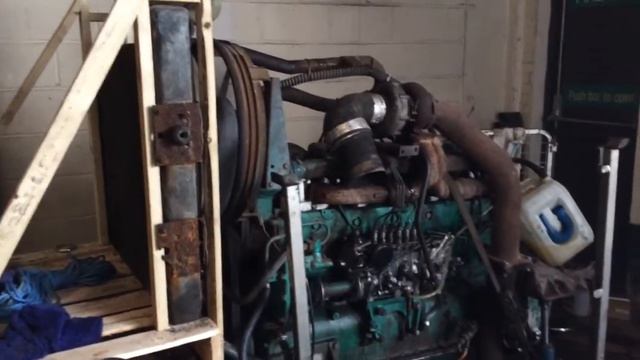 Volvo F89 running up on rig. смотреть онлайн