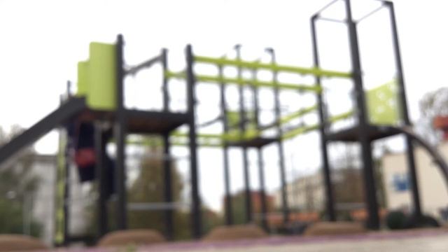 Зашла на спорт площадку , сняла себя . смотреть онлайн