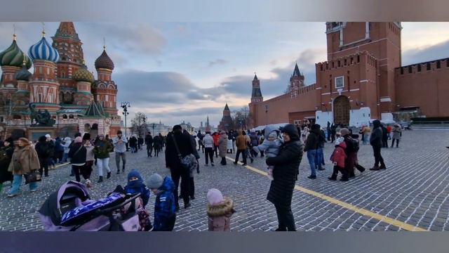 Влог: Гуляем по Москве / Красная площадь / Оружейная палата / Смена караула. 1.01.2024 смотреть онлайн