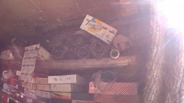 Мастер по безделушкам и его шесть машин. Может тоже взять дизель? смотреть онлайн