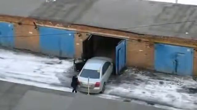 заезд в гараж.жесть