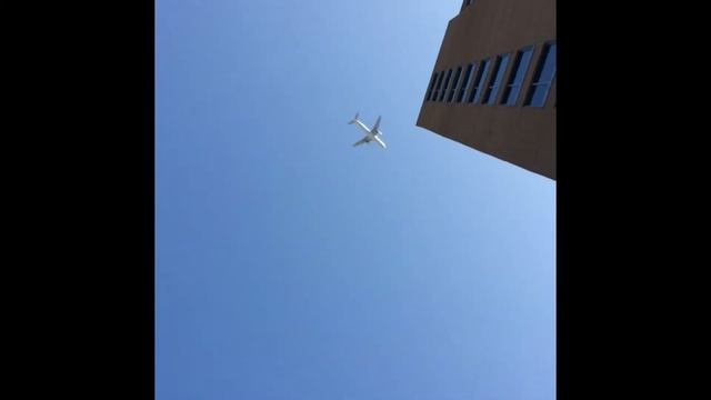 Plane Spotting At Toronto Airport / 737-757 смотреть онлайн
