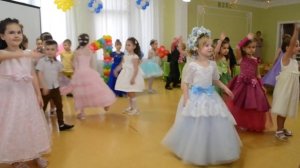 Красивый вход на выпускном в детском саду