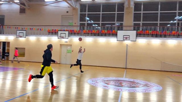 ПЕРЕДАЧИ В ПАРАХ + ИГРА 2 НА 2 В БАСКЕТБОЛ. УПРАЖНЕНИЯ В ПАРАХ. PASSING DRILLS + 2V2. BASKETBALL 2V смотреть онлайн