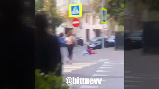 Реакция нормальных людей на человека в чёрном халате с ножом 😂❤️Люблю всех🔥👉 смотреть онлайн