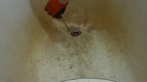 Меняем старый чугунный слив ванны своими руками.