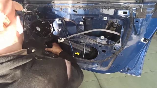 КАК поменять стеклоподъёмник на BMW E46 смотреть онлайн