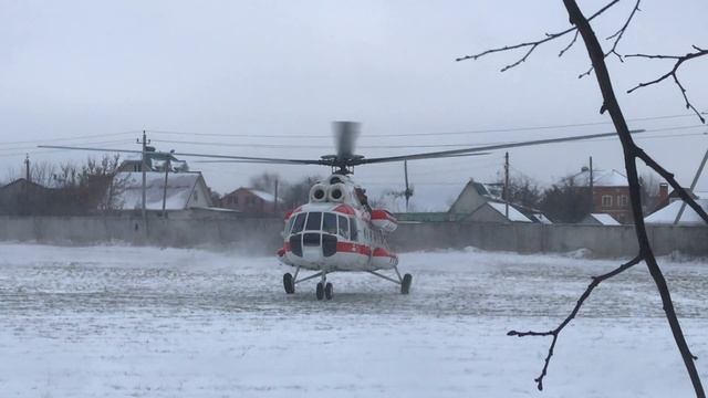 Взлет вертолета МИ-8 санавиации от Рязанской ОКБ смотреть онлайн