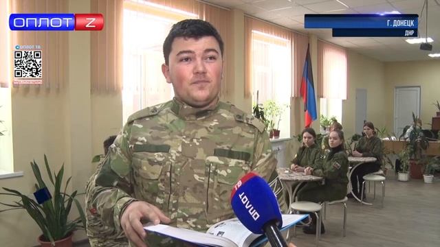 «На здоровье», - начальник УФСБ по ДНР передал спортивный инвентарь донецким кадетам и лицеистам смотреть онлайн