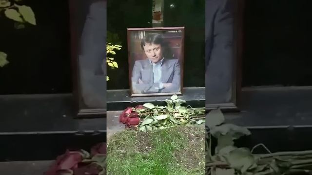 Могила актёра Андрея Миронова на Ваганьковском кладбище в Москве #андреймиронов смотреть онлайн