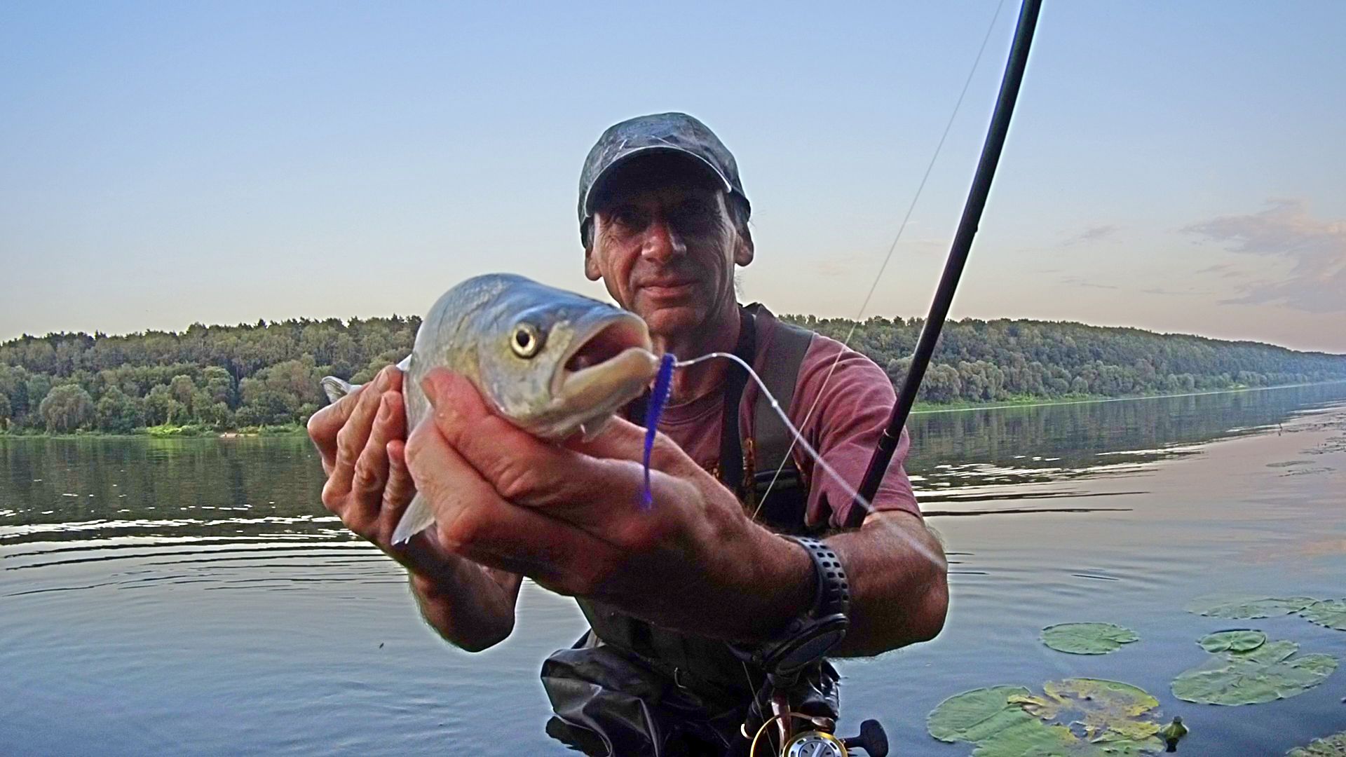 ПЕРВЫЙ ЖЕРЕХ СЕЗОНА. Рыбалка на спиннинг на ОКЕ. смотреть онлайн
